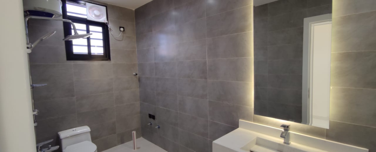 4 غرف النوم غرف النوم, ,6 BathroomsBathrooms,فيلا,للبيع,1043